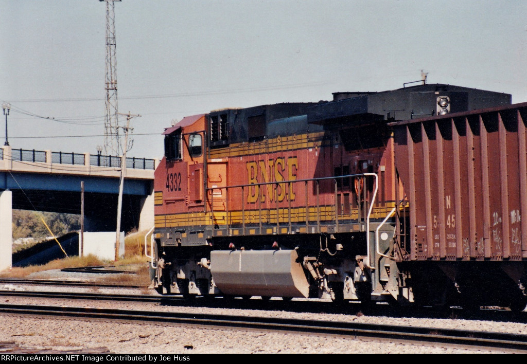 BNSF 4332 DPU